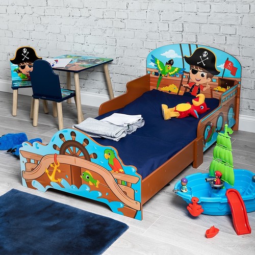 Kids pirate theme wooden - theme,
